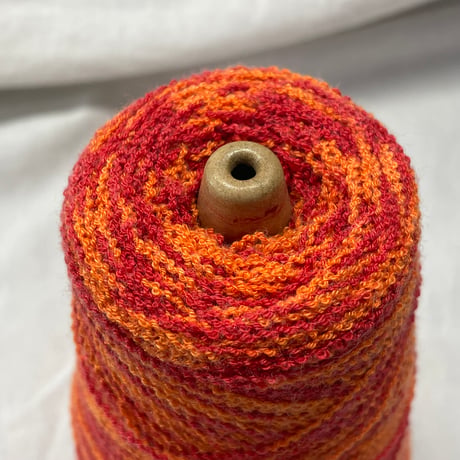 227　赤オレンジグラデーションコーン巻244ｇ