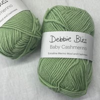 250　〈A〉Debbie Bliss　Baby Cashmerino　COL:Apple　2玉セット
