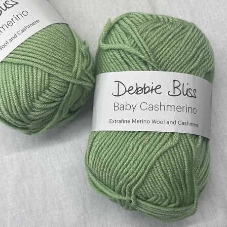 250　〈A〉Debbie Bliss　Baby Cashmerino　COL:Apple　2玉セット