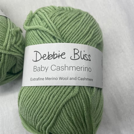 250　〈A〉Debbie Bliss　Baby Cashmerino　COL:Apple　2玉セット