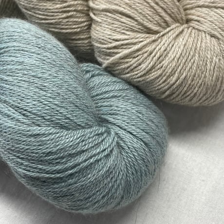 250　〈A〉TOUCH POSSUM YARN　2カセセット