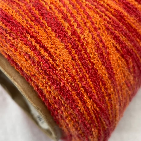 227　赤オレンジグラデーションコーン巻244ｇ