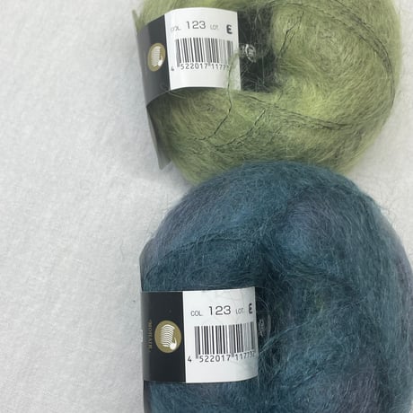 253　〈A〉EXCELLENT MOHAIR 〈COUNT10〉GRADATION　COL:123　2玉セット