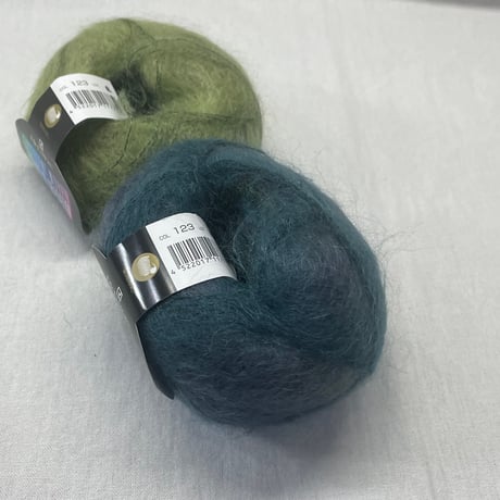 253　〈A〉EXCELLENT MOHAIR 〈COUNT10〉GRADATION　COL:123　2玉セット