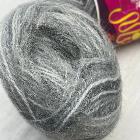 252　〈B〉ミンクルゴールドモヘアCOL:101　3玉セット＋おまけ付き