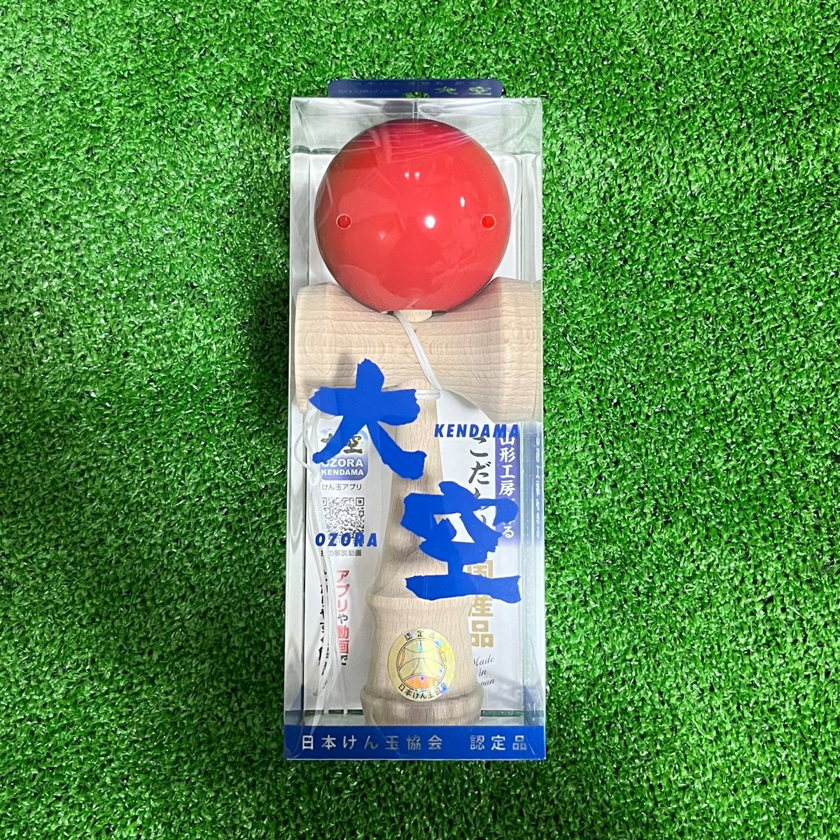 【新品】日本けん玉協会　大空　ゆーだま仕様　認定品 ゆーだまサイン印刷入り】 競技用けん玉 大空 ソリッドカラー 赤