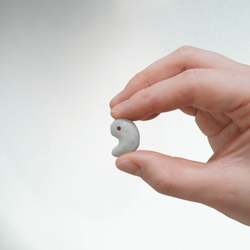 ✳ピカピカの綺麗な勾玉　極上の透明感　糸魚川翡翠ミニ勾玉2個セット ‼️ ✳ピカピカの綺麗な勾玉 極上の透明感 糸魚川翡翠ミニ勾玉2個