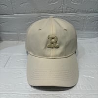 R英字刺繍ロゴ入りキャップ