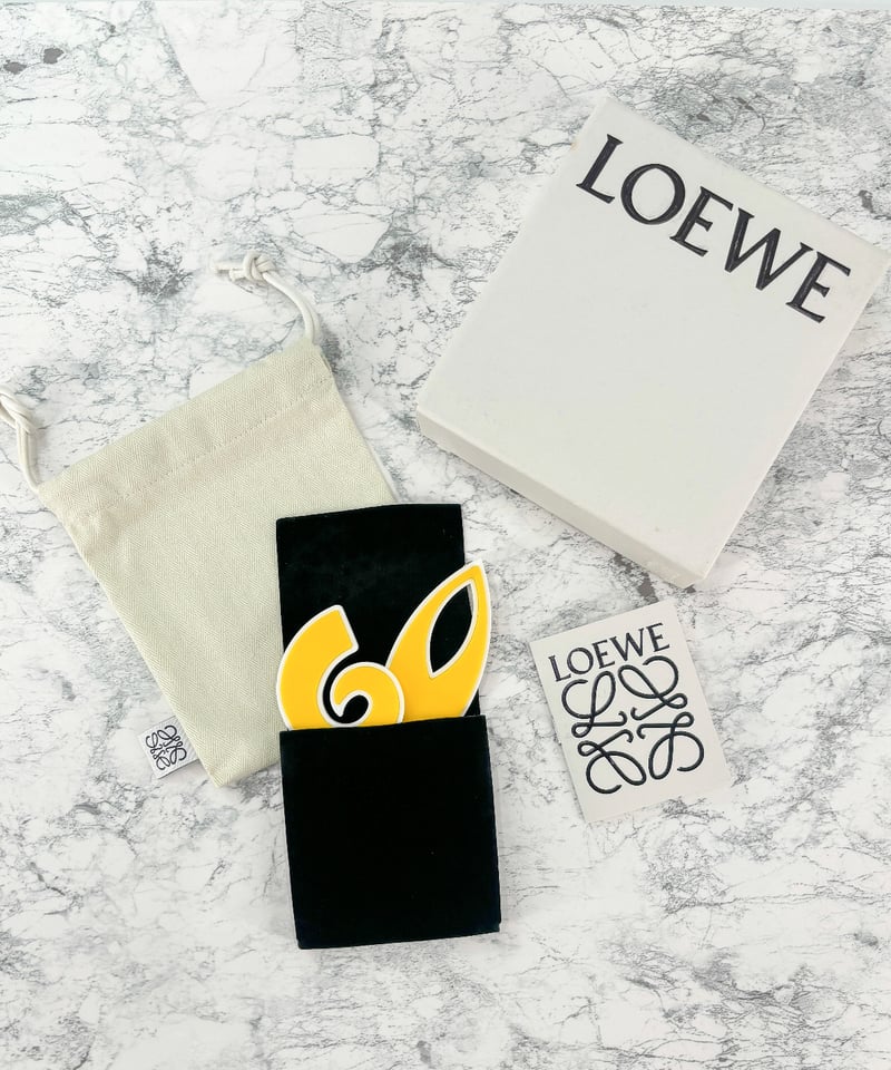 LOEWE アシンメトリー　ピアス LOEWE(ロエベ) ピアス美品 - ゴールド アシンメトリー - メルカリ