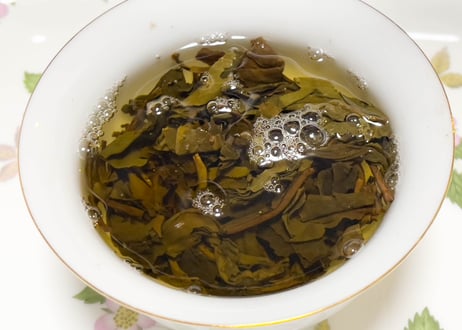 2001年无量山野生生茶（陳年晒青緑茶）