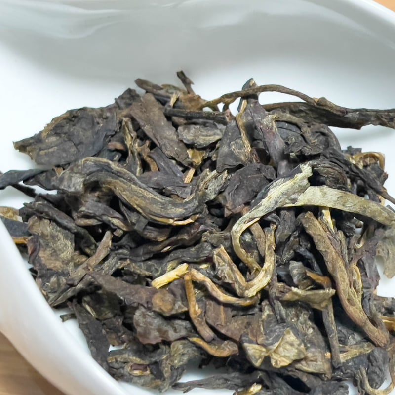 【 蕨手文豆彩高台鉢 】 仮託銘：成化年製 明朝末～清朝初期 中国古玩 蕨手文豆彩高台鉢】 仮託銘：成化年製 明朝末～