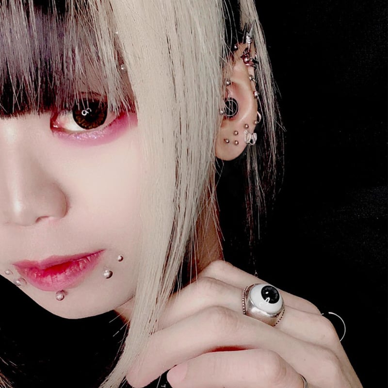 王の呪縛～Queen'spainロゴピアス スタッドタイプ | Queen's pain