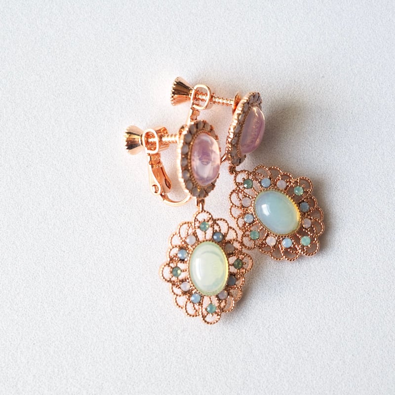 レインボー 黒 花 レース 卵型 手染め 塗装 ペイント ビーズ