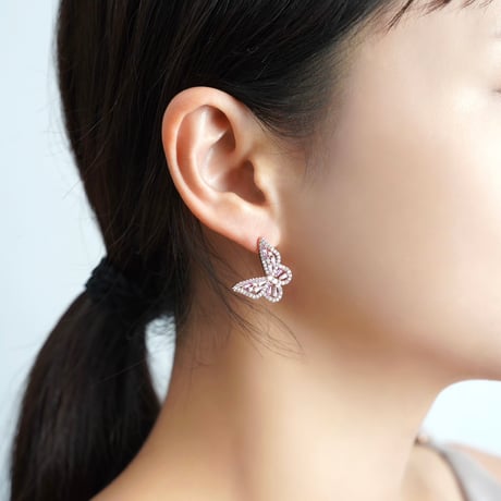 シェル調ロイヤルブルー ネコちゃん⭐ラインストーン・リボン★サージカルピアス ネコポス便送料無料】ピアス 変形リボンピアス 華奢 小さめ