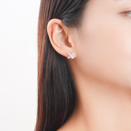 シェル調ロイヤルブルー ネコちゃん⭐ラインストーン・リボン★サージカルピアス ネコポス便送料無料】ピアス 変形リボンピアス 華奢 小さめ