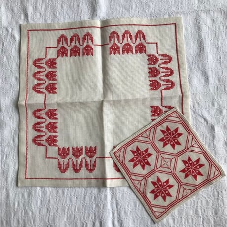 リネン　刺繍クロス　二点セット 星と　チューリップ　北欧　ヴィンテージ