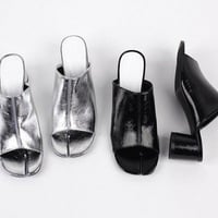 tabi sandals