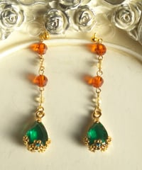 【Peacock Lady Mystic earrings（社交界の華の貴族令嬢）】グリーンドロップとインディアンレッド＆シャンパンラスターのノンホールピアス
