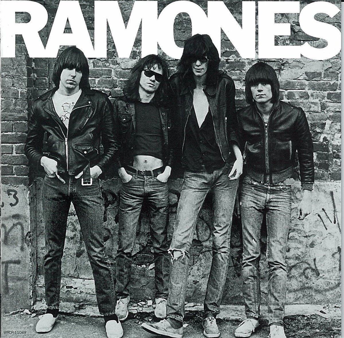 公式新品】 RAMONES - 1ST ALBUM ラモーンズ Tシャツ | wear t