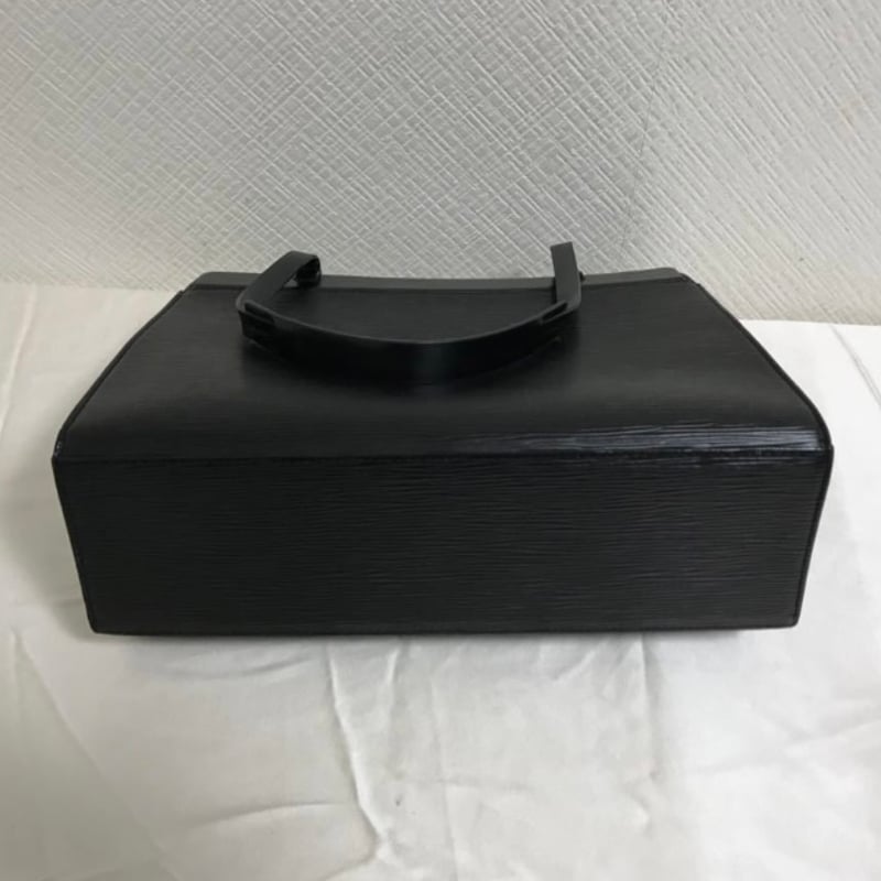 中古品】ルイヴィトン LOUIS VUITTON LV エピ クロワゼットPM 中古品】ルイヴィトン LOUIS VUITTON LV エピ クロワゼットPM