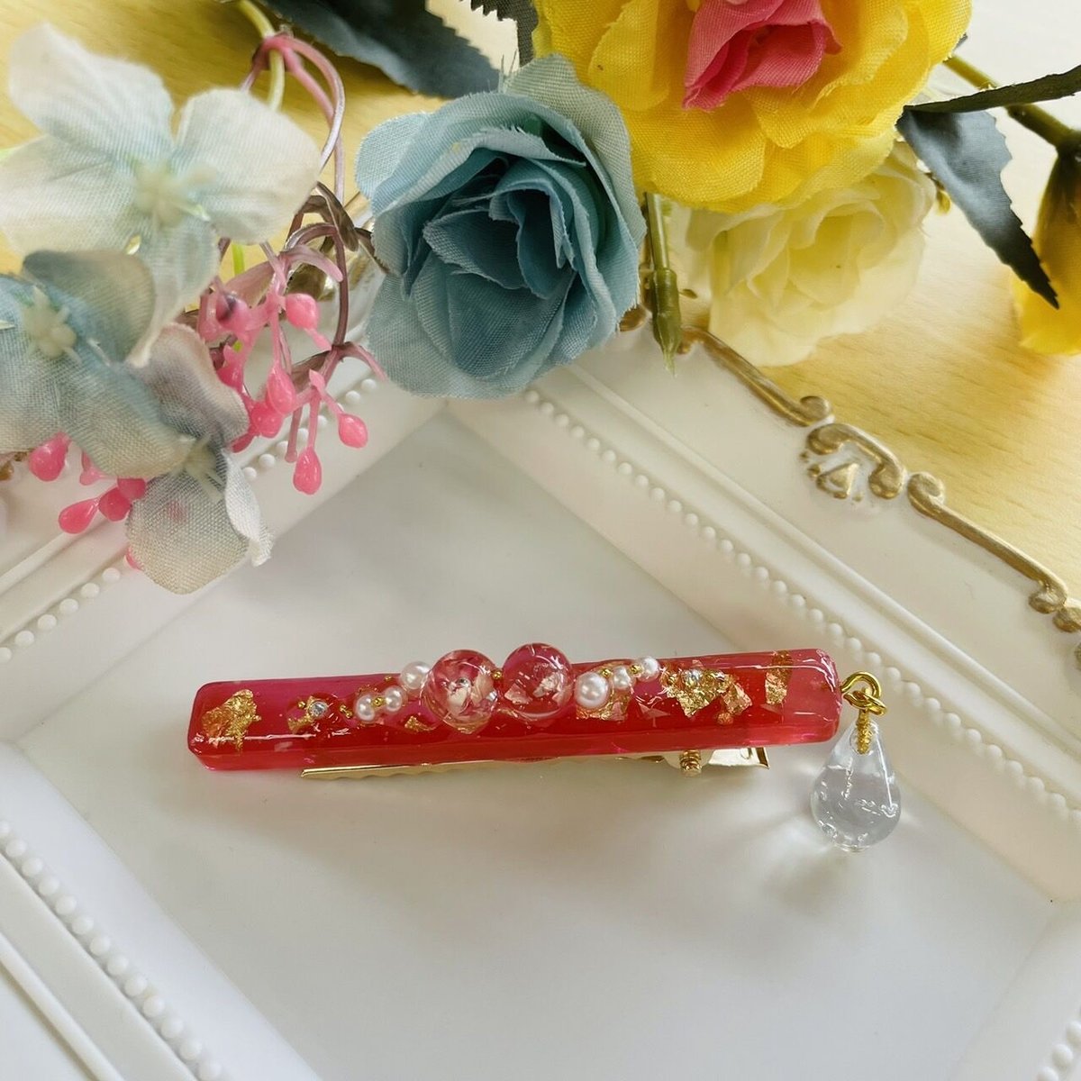 赤色クリスタル装飾ヘアクリップ fit=scale-down,w=1200