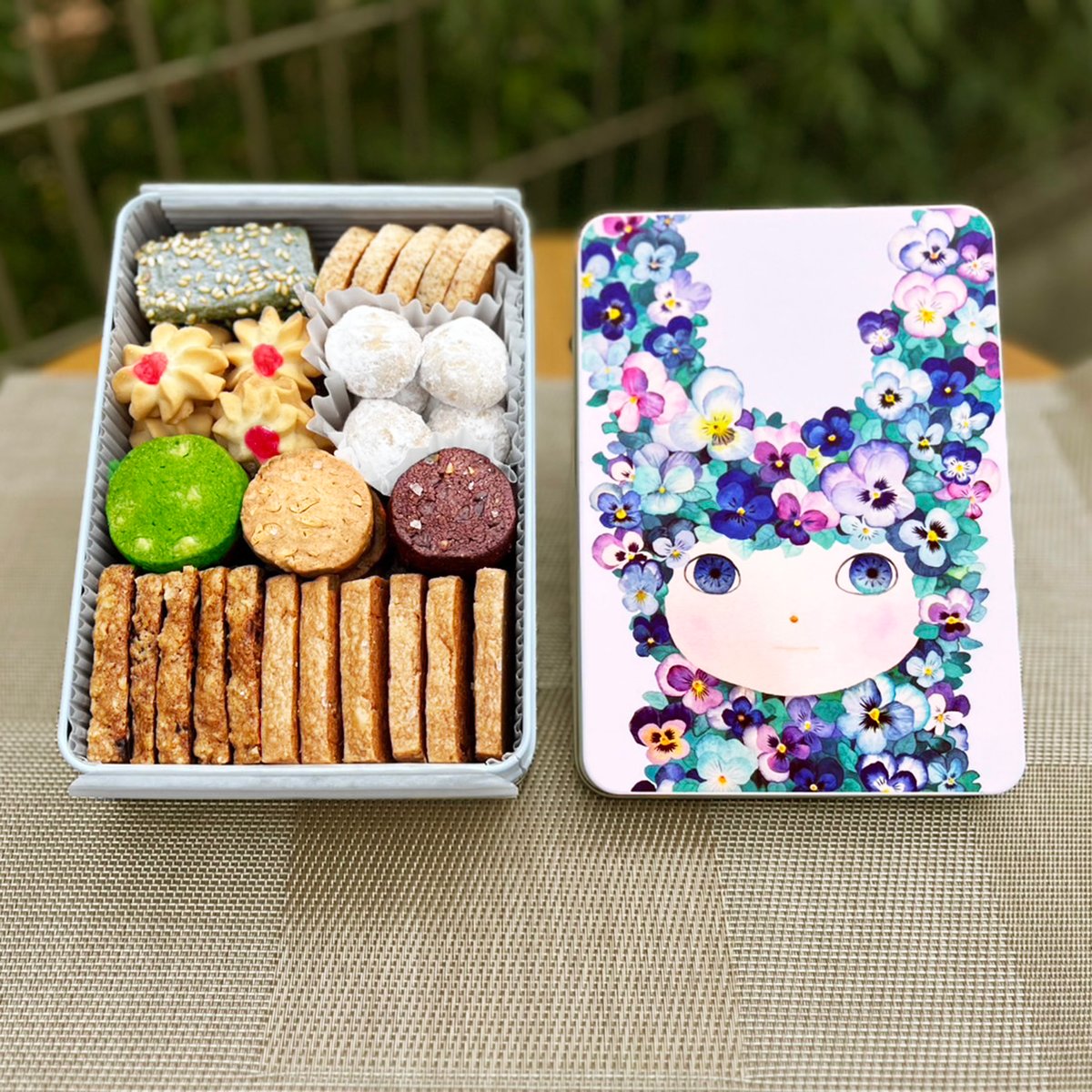 ゆきじ様　4缶おまとめ ✨NEW アーティストデザインクッキー缶3（goasa）（9種類）冬