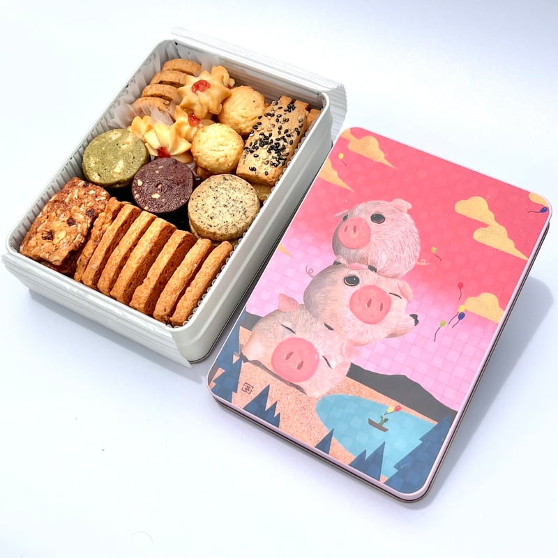 コドリア オトパ クッキー 缶バッジ サン　4点 ✨NEW 三匹のこぶた缶 (A.satoshi)（9種類）夏・秋セレクション | 福花堂