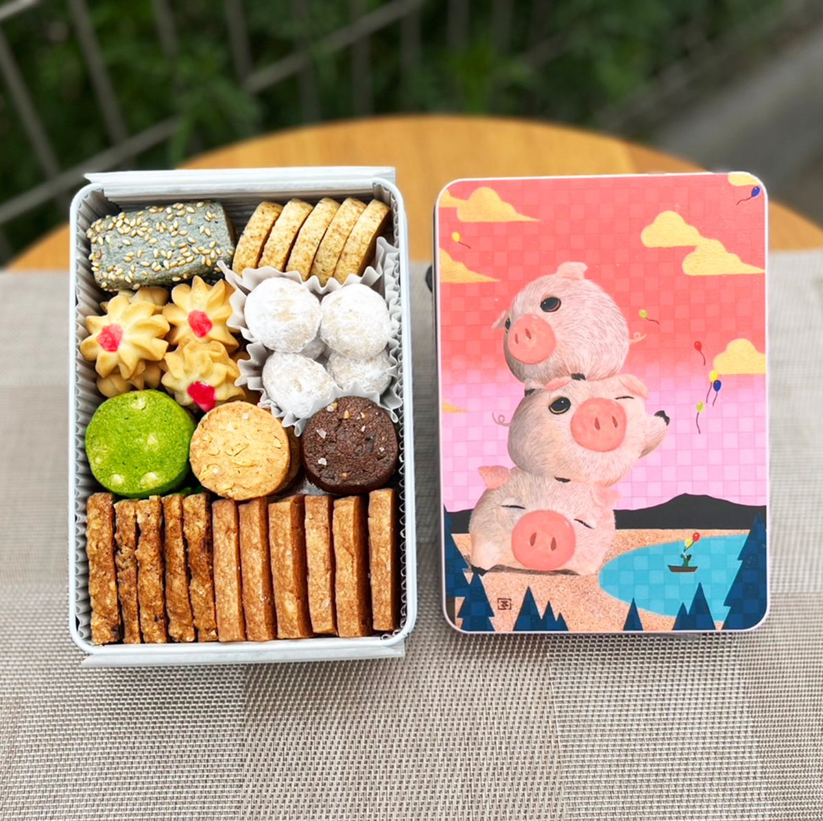 ✨NEW 三匹のこぶた缶 (A.satoshi)（9種類）冬セレクション⛄ | 福花堂