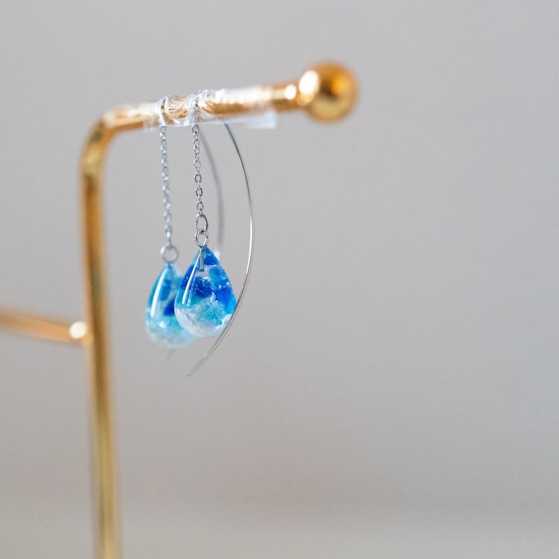 雫ピアス / tear drop earring (星の砂入り / with star sa