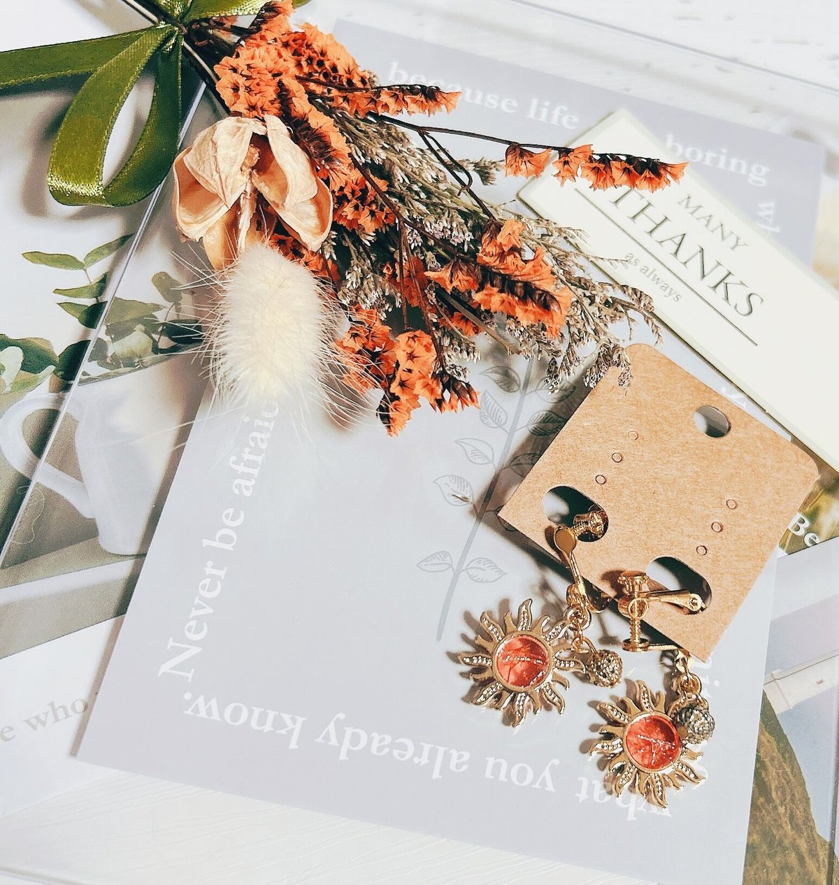 Christian Lacroix 大ぶり太陽モチーフイヤリング Christian Lacroix 大ぶり太陽モチーフイヤリング