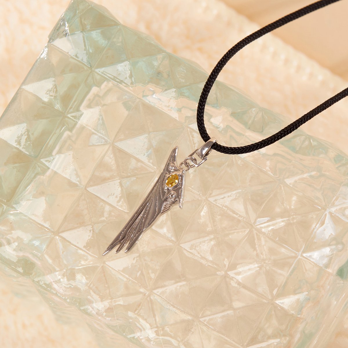 アズールレーン 記念ネックレス ビスマルクZWEI 限定品 新品 アズレン】ビスマルクZwei 繾綣心翼 記念 ペンダント 198元 （予約3上