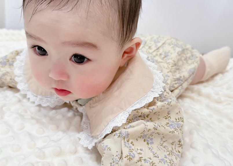 スペシャル イギリスヴィンテージ 小花柄ランジェリーロンパース アンティークフラワー半袖ロンパース | おしゃれな子供服