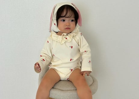 ラビットチェリーロンパース🐰🍒59〜90帽子付き