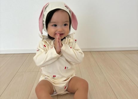 ラビットチェリーロンパース🐰🍒59〜90帽子付き