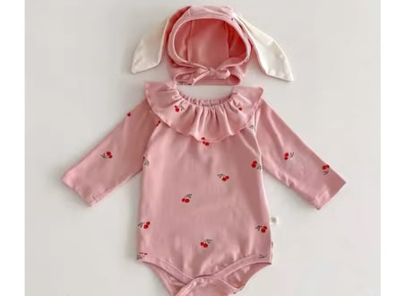 ラビットチェリーロンパース🐰🍒59〜90帽子付き