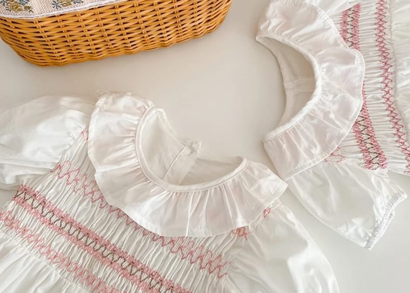 バーバリー　襟付きスモッキングワンピース　130cm バーバリー 襟付きスモッキングワンピース 130cm ベイビーガール