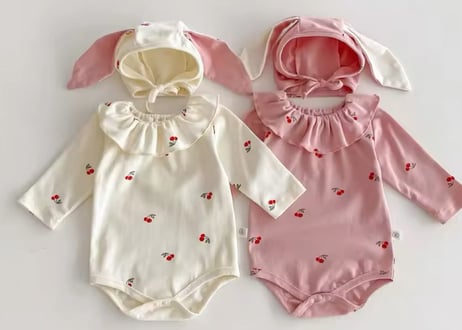 ラビットチェリーロンパース🐰🍒59〜90帽子付き