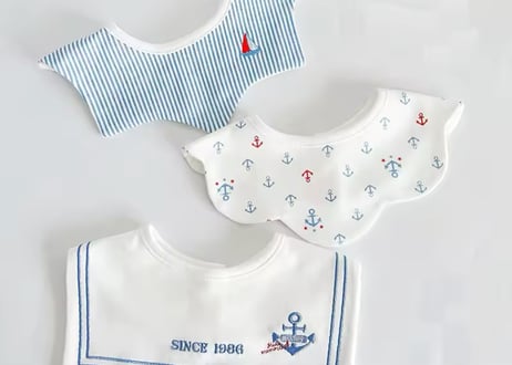 ギフトにも人気！刺繍スタイ３セット各種✴︎