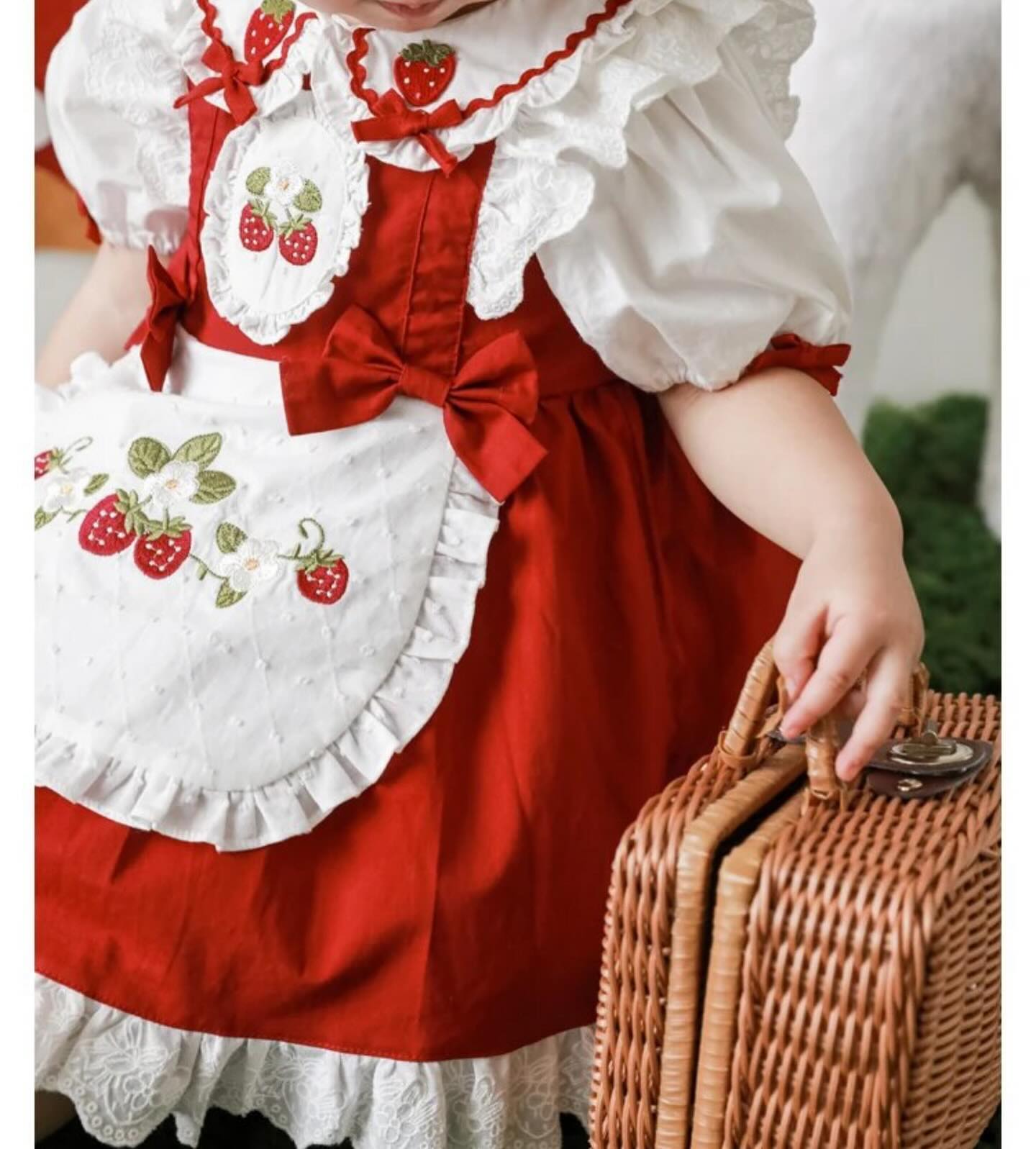 いちご刺繍エプロンドレス🍓80〜140 | Prince