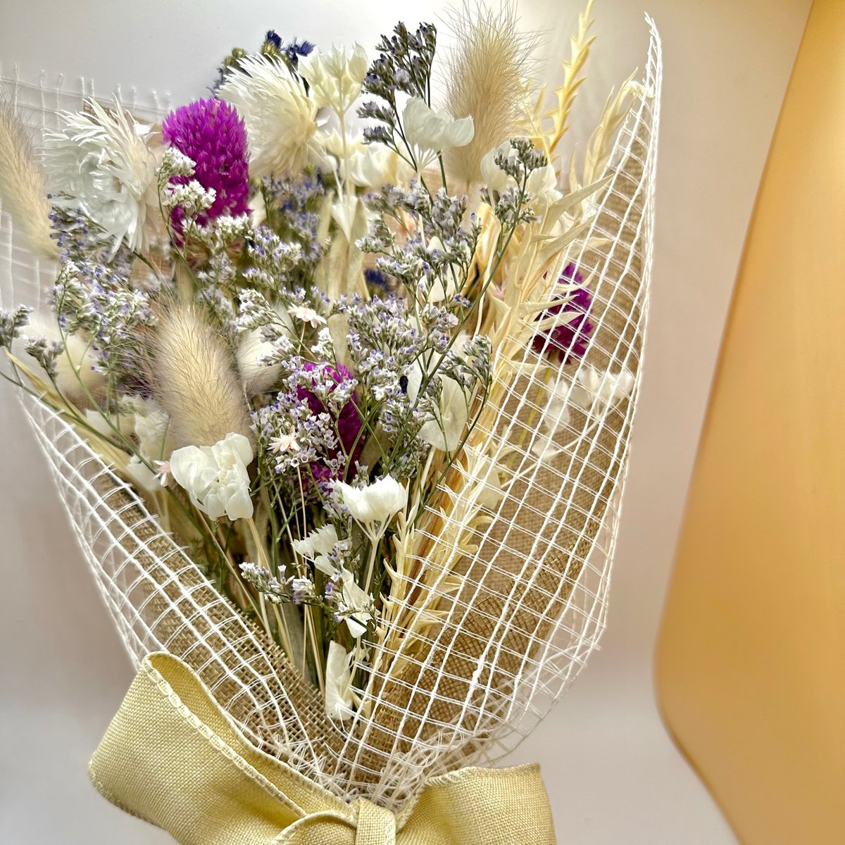 ドライフラワー スワッグ ホワイト千日紅 | Flower shop grace.