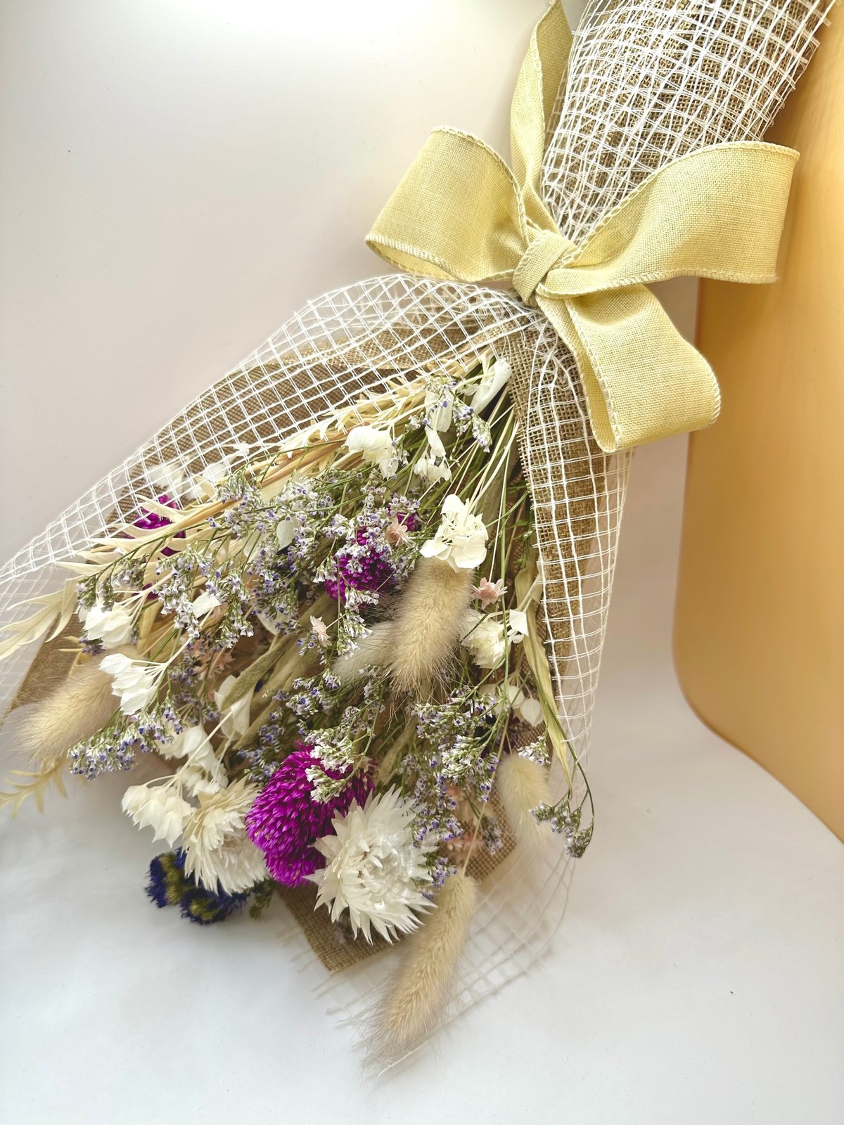 ドライフラワー スワッグ ホワイト千日紅 | Flower shop grace.