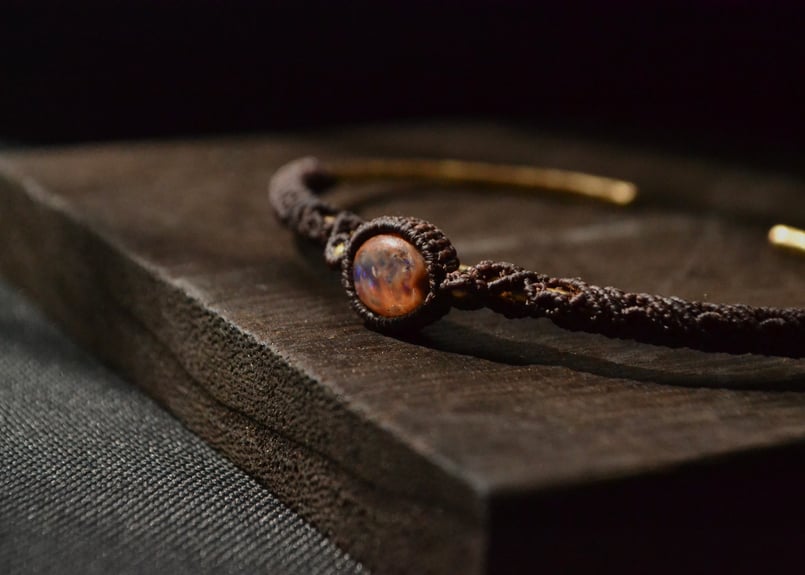 カンテラオパール・マクラメ真鍮バングル | Macrame Wala