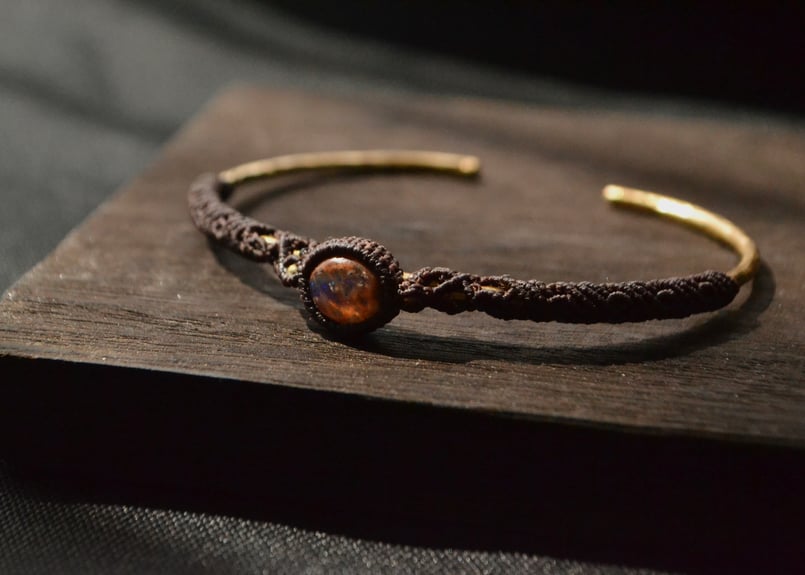 カンテラオパール・マクラメ真鍮バングル | Macrame Wala