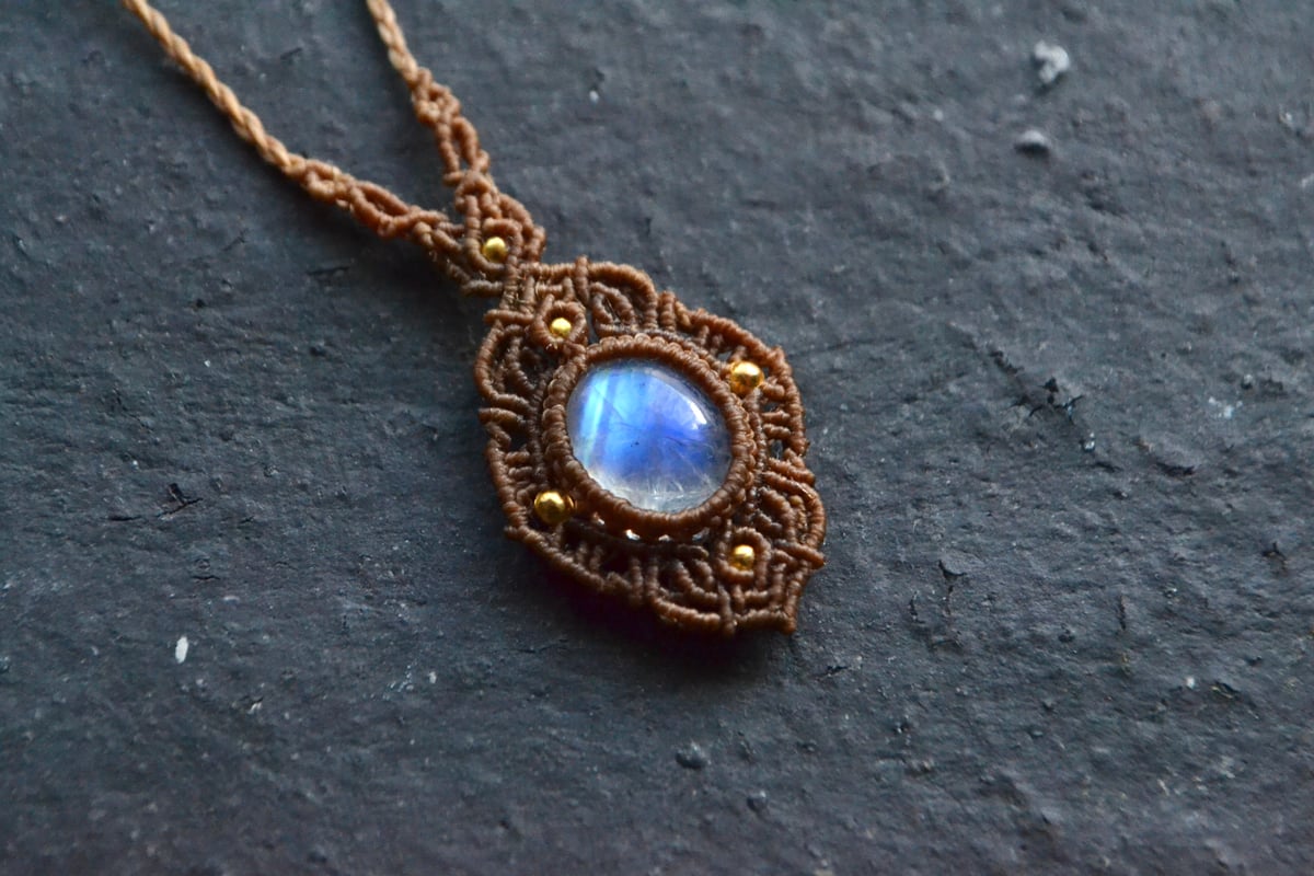 ホワイトラブラドライトネックレス | Macrame Wala