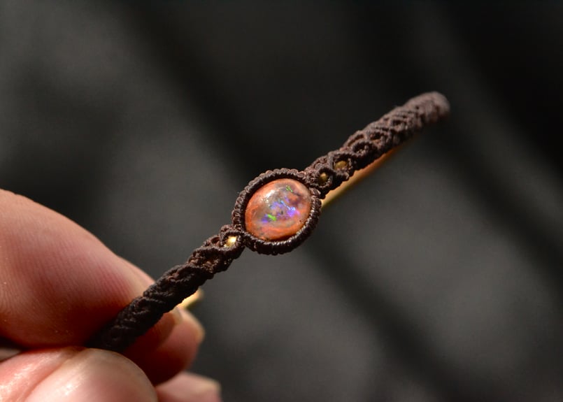 カンテラオパール・マクラメ真鍮バングル | Macrame Wala