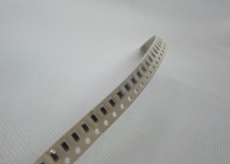 セラミックコンデンサ GRM31A7U3A221JW31D 50個リールカット品 1000V