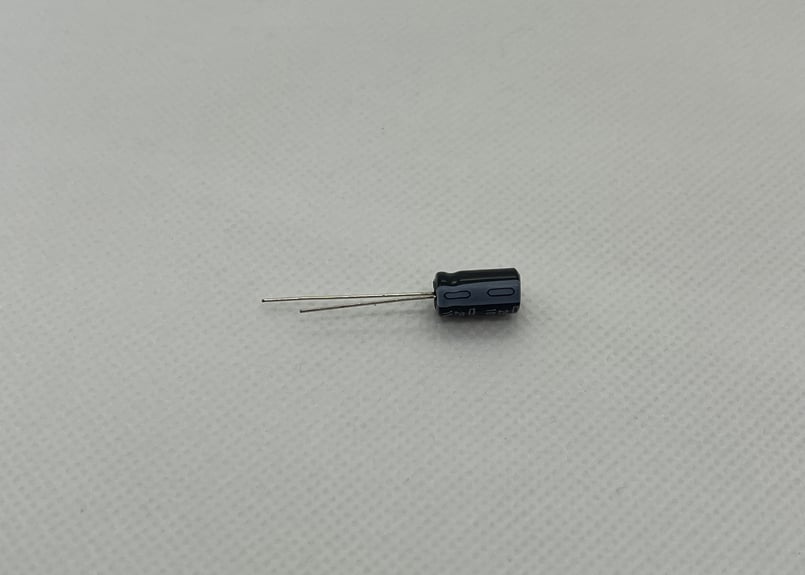 アルミ電解コンデンサ ESMG250ELL101MF11D 10個セット 25V100μF 