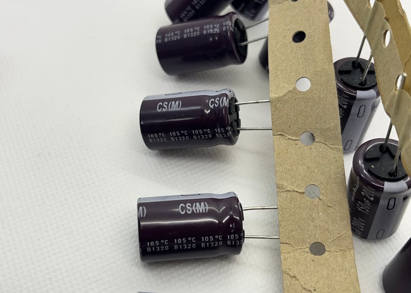 アルミ電解コンデンサ UCS2D151MHD1TN 10個セット 200V150μF ニチコ