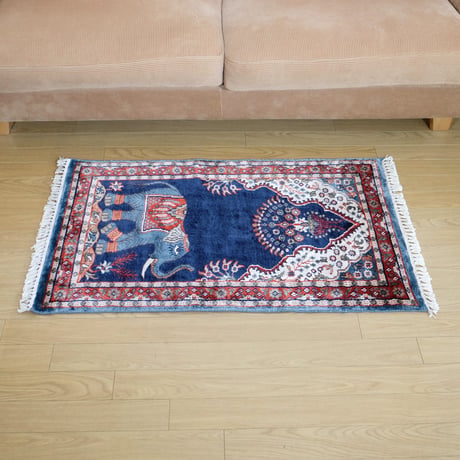 インド　手織り絨毯　シルク　＜約60 x 103 ㎝＞　象