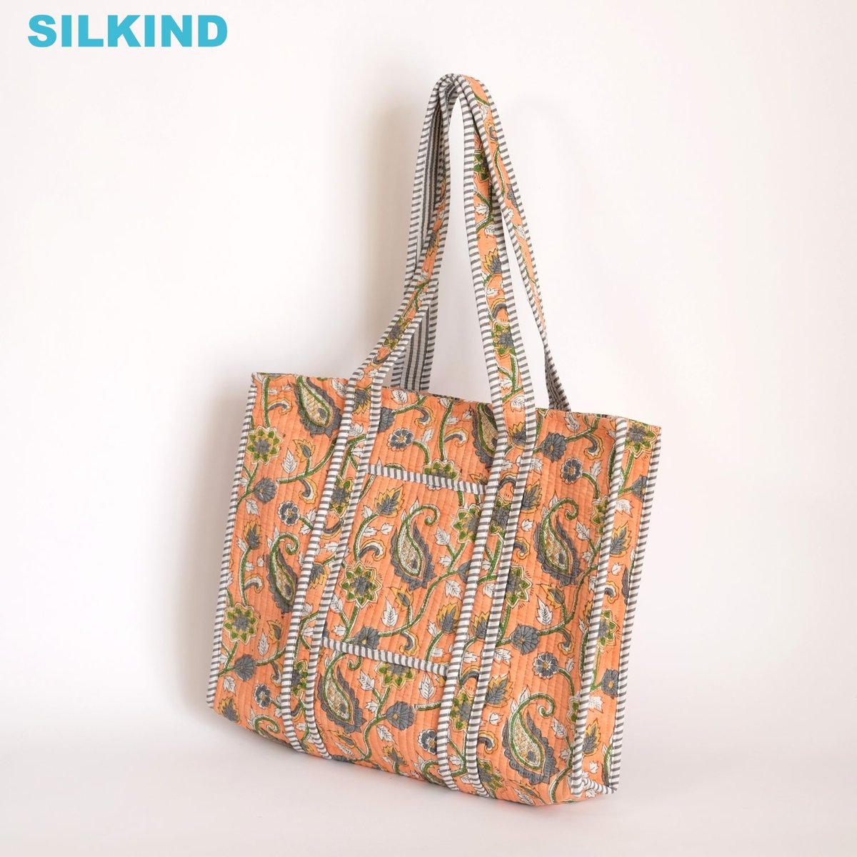 未使用※大判　インド ブロックプリント 中綿入りキルト ソフトオレンジ　カバー トートバッグ インド綿 ブロックプリント オレンジペイズリー | インド